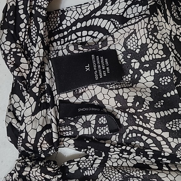 New Directions women's sleeveless halter top featuring a rolled neckline size XL - Picture 3 of 9